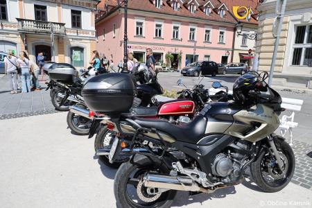 Mednarodna revija starodobnikov v Kamnik privabila ljubitelje klasičnih vozil (78)